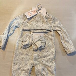 - Very cute newborn set   For boy are girl.